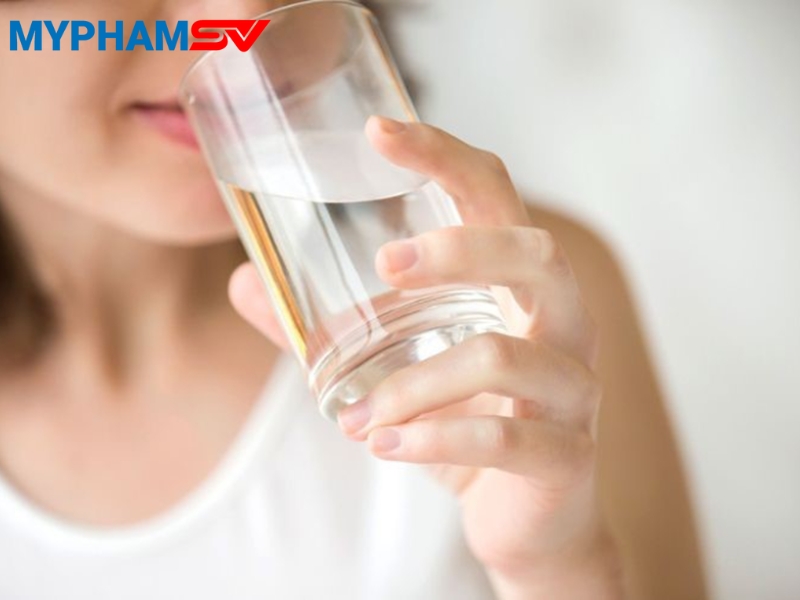Cách làm môi căng mọng