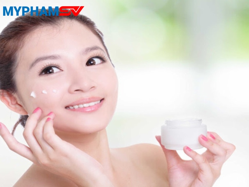 Tuổi teen nên chọn gì? Mỹ phẩm nào phù hợp da tuổi dậy thì?