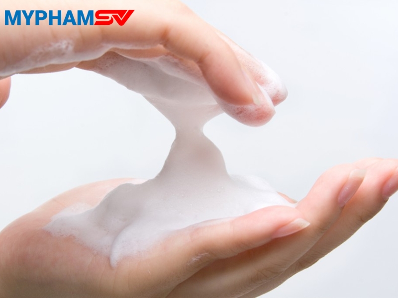 Nên chọn sữa rửa mặt dạng bọt hay gel?