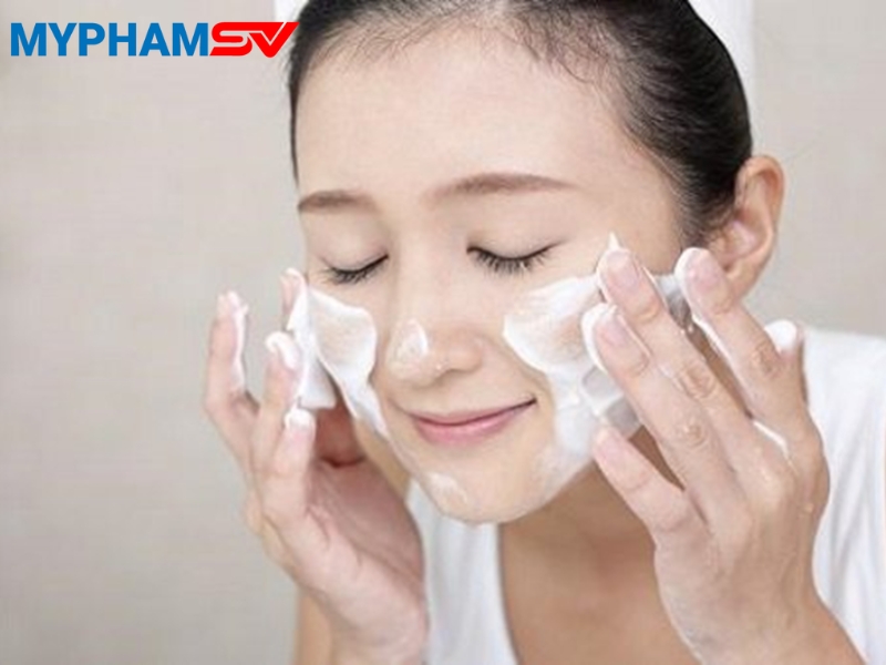 Nên chọn sữa rửa mặt dạng bọt hay gel?
