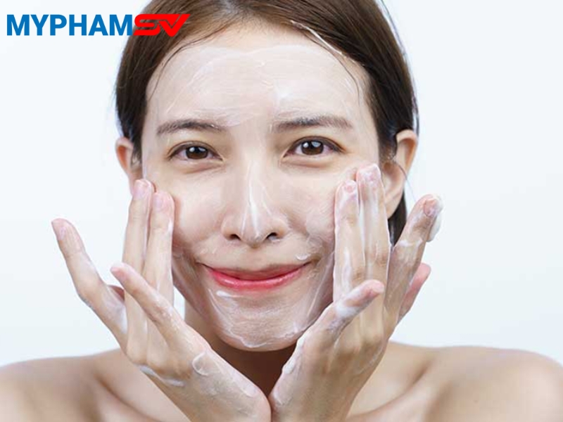 Nên chọn sữa rửa mặt dạng bọt hay gel?
