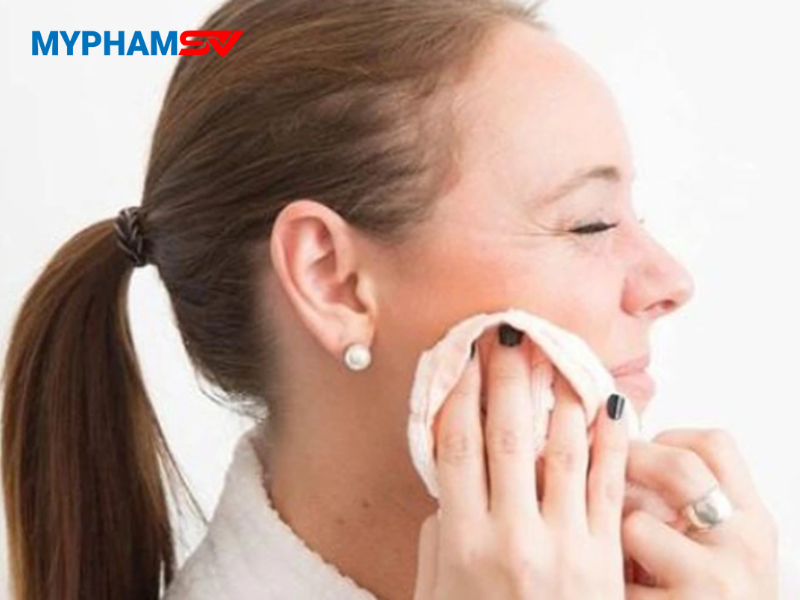 Cách dùng nước tẩy trang an toàn và sạch sâu 
